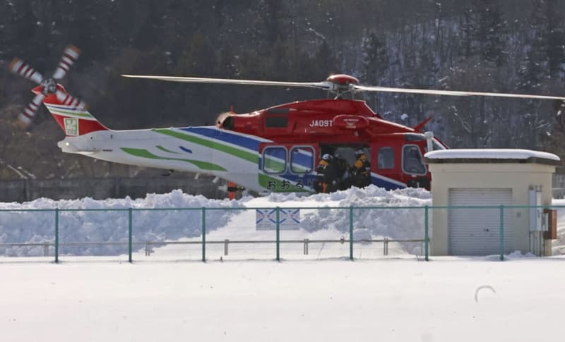 孤立した宿泊客ら、ヘリで救助　福島の雪崩、体調不良者なし