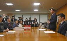 厚労相「見直し考える」　高額療養費引き上げの方針巡り