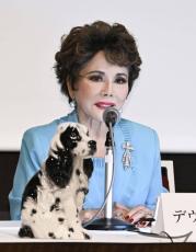 デヴィ夫人が参院選出馬へ　比例代表、犬猫の愛護訴え