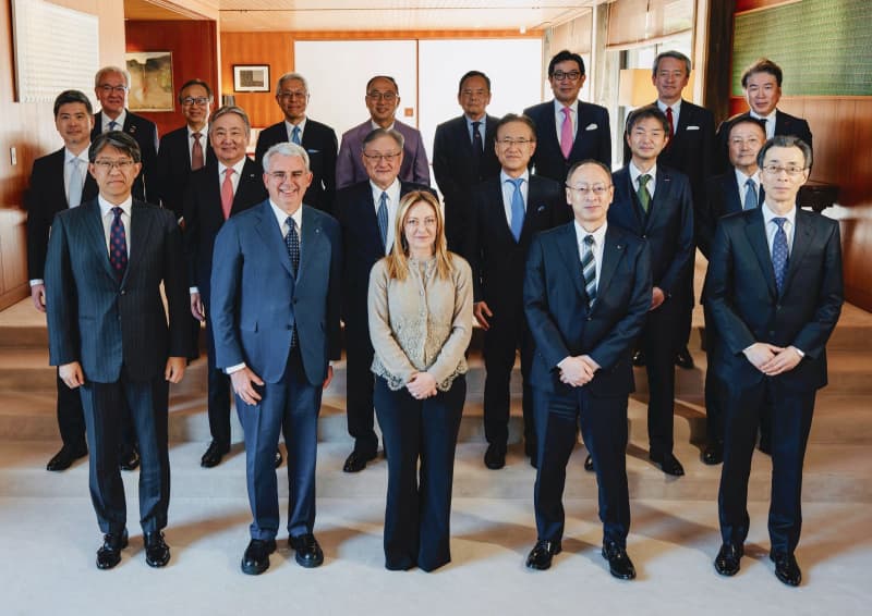 伊首相､日本企業17社幹部と面会