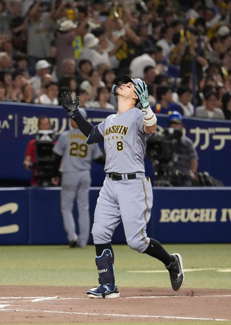 中2―5神（14日） 佐藤がソロに20号3ラン｜Infoseekニュース