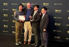 東京都日野市がGISテクノロジーの先進的利用を推進する団体に贈られる「SAG賞」を受賞