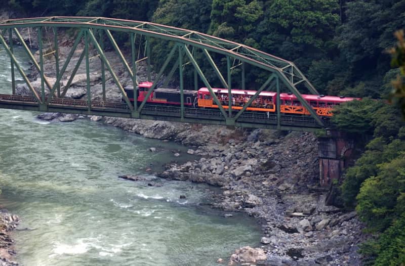 【台風7号】トロッコ列車、15日の運転見合わせ　京都・嵯峨野観光鉄道が発表