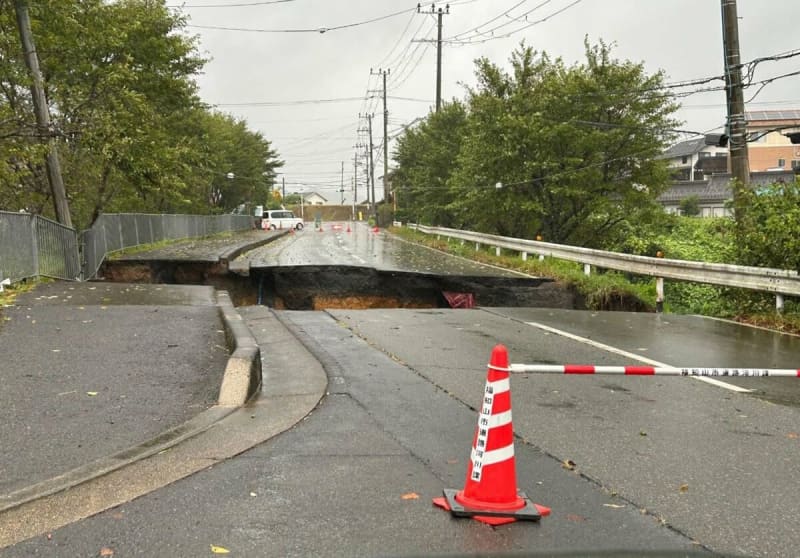 【台風7号】京都・福知山で路面崩壊「子どもの通学路が…」
