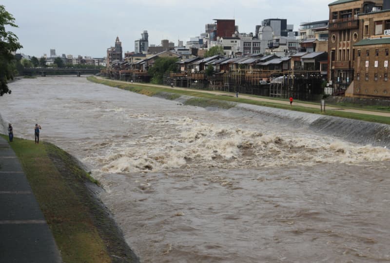 【台風7号】「台風一過」でも再び突然の大雨、夜遅くまで警戒を　京都