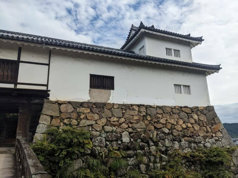 【台風7号】滋賀・彦根城で壁はがれ、瓦落ちる　国と協議し修繕へ