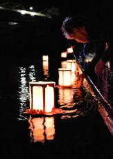 200個の灯籠、水難犠牲者の冥福祈る　京都・木津川