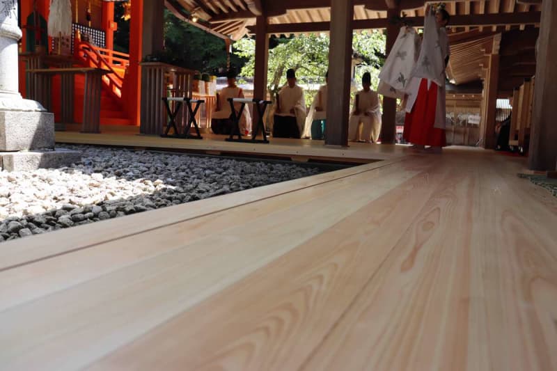 京都・出雲大神宮の祝詞舎にヒノキの床完成　亀岡