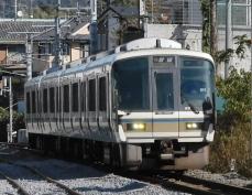 JR奈良線、大雨で3時間運転見合わせ　34本運休、5100人に影響