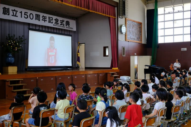 バレー女子日本代表の井上愛里沙「目標持って」　京都・舞鶴の母校創立150周年でビデオレター