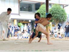押しや投げ技、児童ら熱戦「子ども相撲大会」　亀岡の小学生26人出場