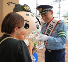 シャンプーハット・てつじさん　憧れの署長に「地域盛り上げたい」