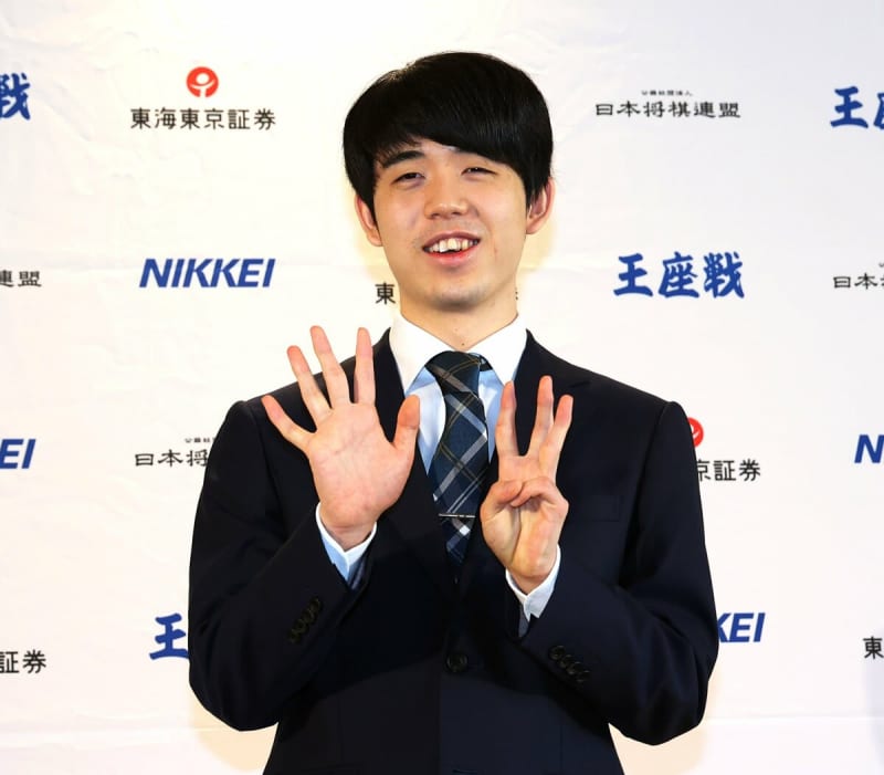 藤井聡太八冠「伸びしろ、改善の余地ある」　一夜明け会見