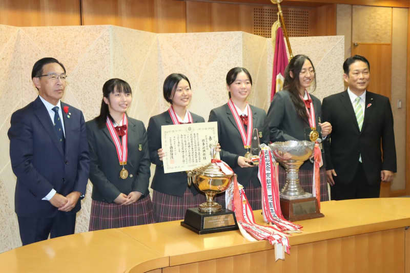 花園高校が囲碁「日本一」　京都府の「輝き賞」受賞、2年ぶり女子団体V