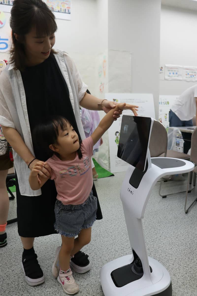 「ロボットが後をついてくるのが面白い」京都・精華で科学技術や芸術親しむ催し