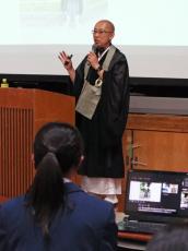 米スタンフォード大客員講師の僧侶が中学校で講演　「命の大切さ・生きるとは」