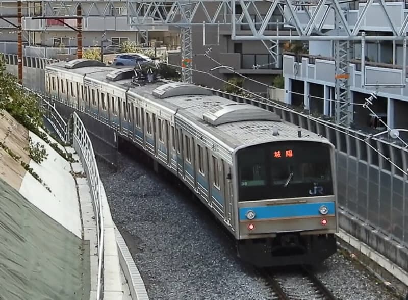 黄檗駅で人身事故、JR奈良線が一時運転見合わせ　回送電車が人と接触
