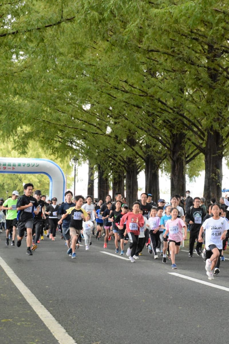 深まる秋、名所駆け抜けるマラソン　滋賀・高島