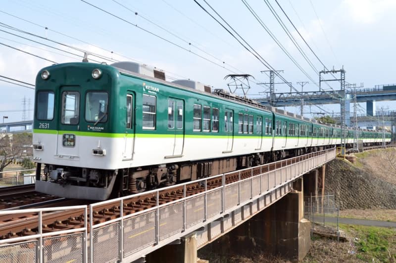 京阪電車の七条駅で人身事故、本線など全線で一時運転見合わせ