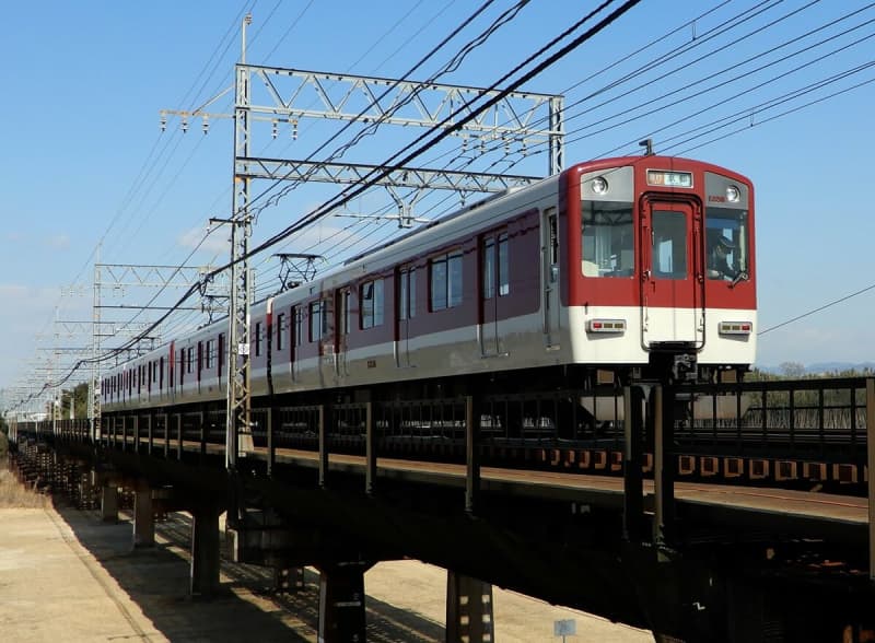 近鉄京都線の急行電車にはねられ死亡　60～80代の男性か　京都・久津川駅