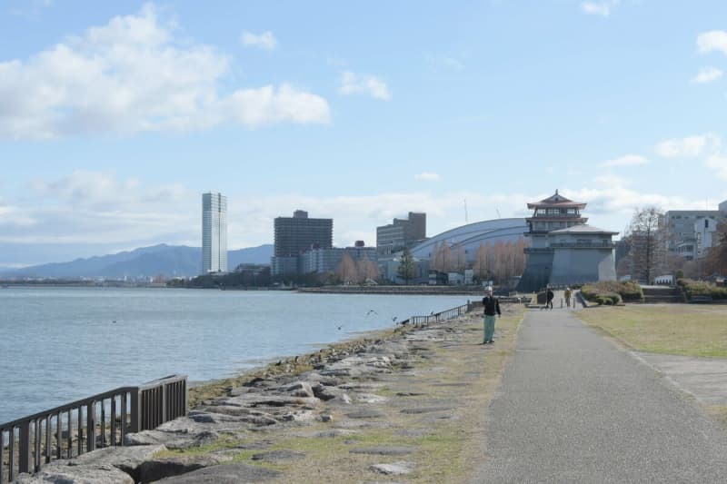 琵琶湖で水鳥が大量死　滋賀・大津の港周辺50羽確認、原因判明せず「死骸触るな」