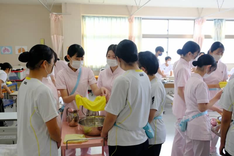 京都北部の看護師育成5学校、学生確保に四苦八苦　医療体制崩壊の危機に打開策は