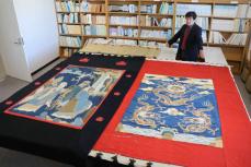 中国織物特有の色鮮やかさ伝える　京都・与謝野町教委、町内の祭りの見送幕など