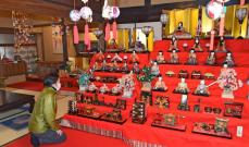 江戸末期の町家にひな人形ずらり　京都・長岡京で3月まで展示会　会期中ミニコンサートも
