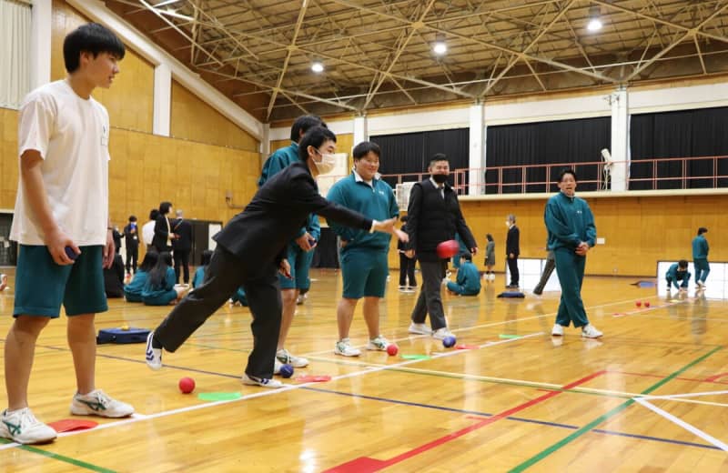 「うまい」「さすが」パラスポーツで京都府内の高校生と支援学校生が交流