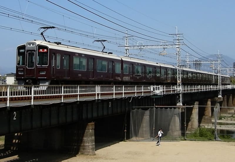 阪急京都線の特急にはねられ死亡したのは72歳女性