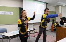 日本初の盲ろう者トライアスロン選手「サポートあれば、できることたくさん」　京都・亀岡で講演