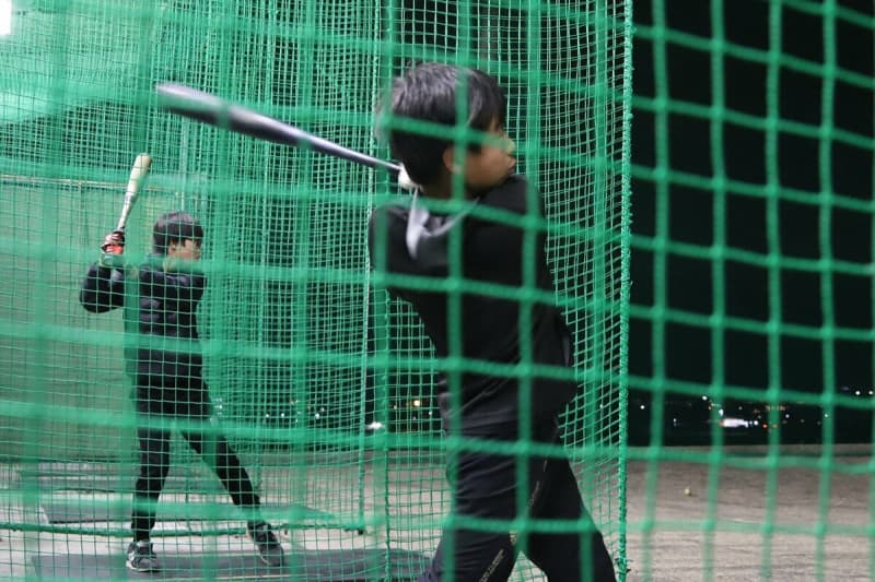 昭和なバッティングセンターで見つけた人生模様　かつての本塁打王は「背水の陣で遊んでいる」