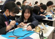 科学技術の面白さ実感　京都・綾部で小中学生向けサイエンスキャンプ