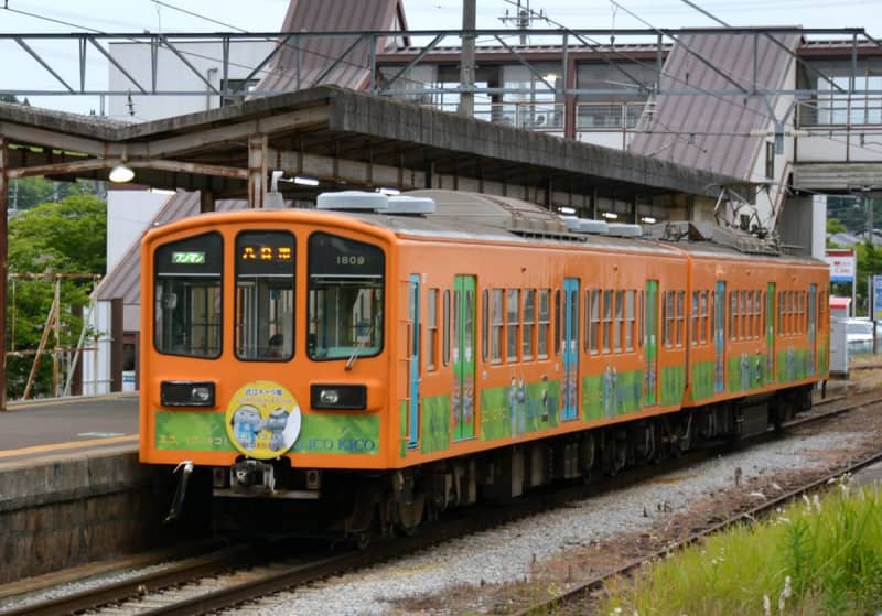近江鉄道がトラブルで停車、乗客40～50人が400メートル歩く