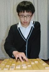 「奨励会同期で最速でプロに」　少数派「振り飛車」で挑む大津市の14歳　将棋に没頭の日々過ごす