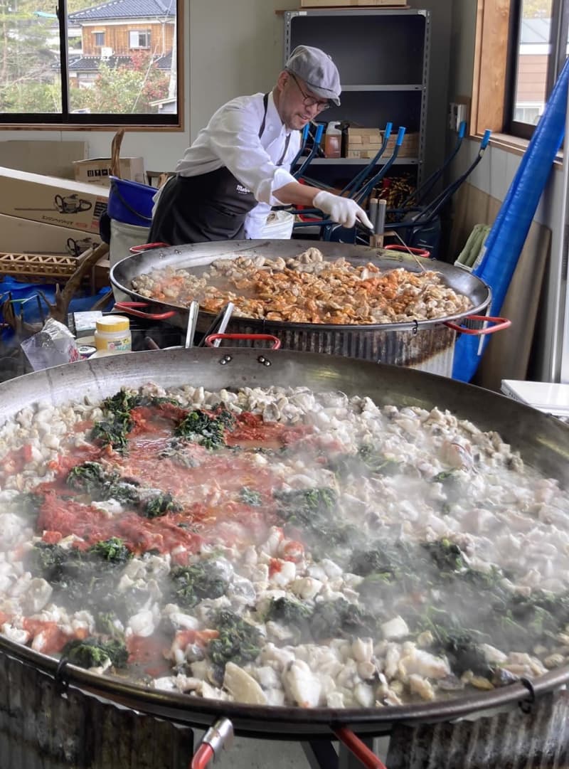 京都のスペイン料理店が巨大鍋持ち込みパエリア　能登の被災地で炊き出し支援