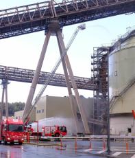 全国のバイオマス施設で相次ぐ火災　ペレット供給設備燃えた関電発電所で消火訓練　消防「燃料制御の難しさ実感」