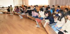 琴で日本の伝統音楽体験　京都・向日市で小学生が学ぶ