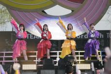 京都府亀岡市で「ももクロ」ライブ、特産品衣装に「飛べそう」と笑顔　モノノフ1万5千人大歓声