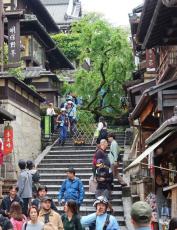 京都・清水寺近くの産寧坂で桜倒木「ドシャーン」　60代観光客が下敷きに