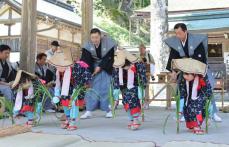 世相織り交ぜ伝統芸能を披露　「何でも値上がり」と会場沸かす　京都で鎌倉時代から続く「田原の御田」