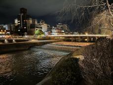 京都市の鴨川ライトアップに異議あり「京都らしくない」　古都にふさわしい夜景は