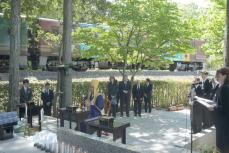 42人犠牲の信楽列車事故で追悼法要　事故から33年、風化する記憶　JR西の社長ら献花