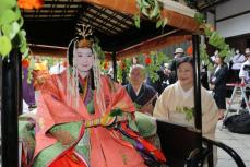 新緑の京都、葵祭が始まる　華やか斎王代など行列、8キロを進む