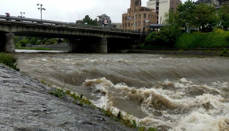 京都の大雨、ピークは28日昼過ぎから　警報エリア拡大、帰宅時間帯に影響