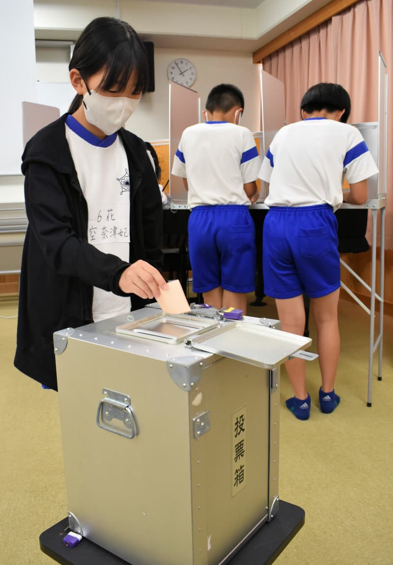京都府南部の小学校で選管が出前講座　児童が一票の大切さ学ぶ