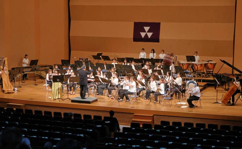 学生オーケストラが聴衆を魅了　華やかで温かいトランペットの独奏も　恒例の演奏会