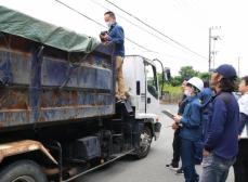 産業廃棄物「適切な運搬と処理を」　京都府と兵庫県が大型トラックの合同検問