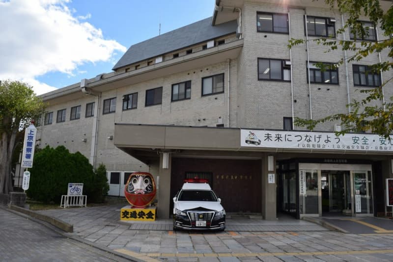 京都市上京区でオートバイが街灯に衝突、運転の19歳男性が死亡