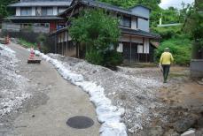 再び集落に土砂流入、大規模な土砂崩れあった滋賀県米原市　暗渠にたまった土砂が噴出か